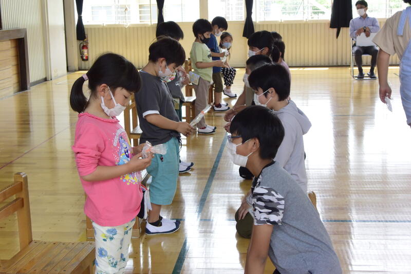 プレゼント贈呈