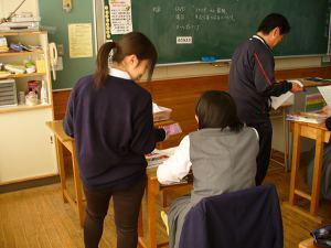 先輩に薬を勧められる