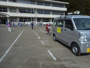 駐車車両の追い越し